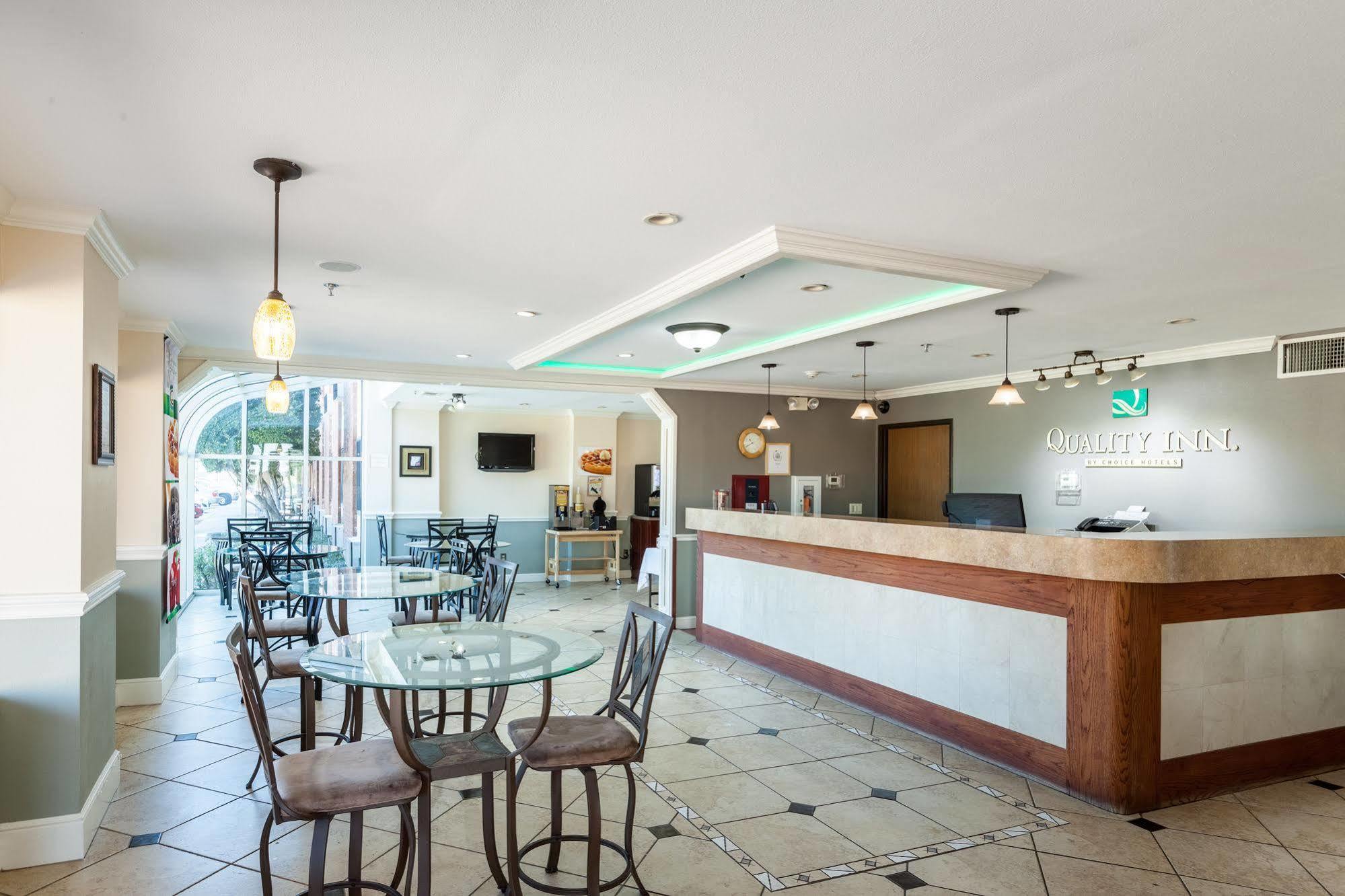 Quality - Plano East Inn 2*